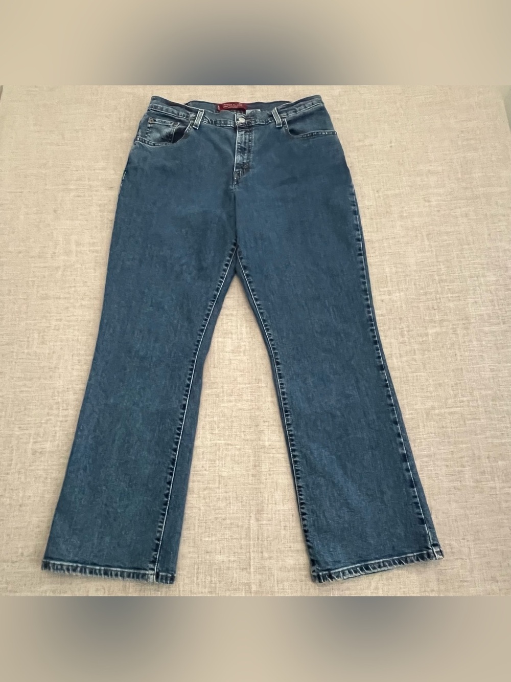 Levi’s Jeans Women’s 550 Classic Relaxed Bootcut Stretch 12S Medium Wash